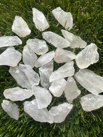 Raw And Natural Quartz Pieces / Points