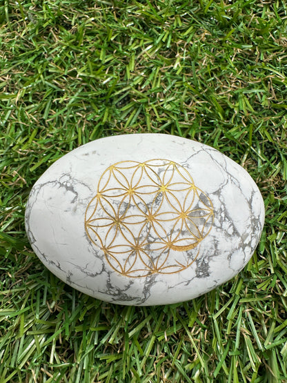 Howlite White Palm Stones